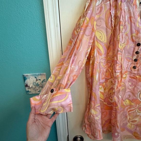 Women’s Top - Picture 3 of 3